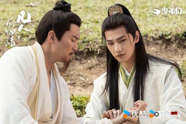 2025小说改编电视剧评分TOP10!《许我耀眼》落榜,《凡人修仙传》7.5分第八,冠军零负评 内容图10 新潮社-实时最新热点娱乐时尚美妆等新闻资讯网站! 杨洋主演的修仙电视剧《凡人修仙传》剧照,饰演主角韩立,展现古装扮相。