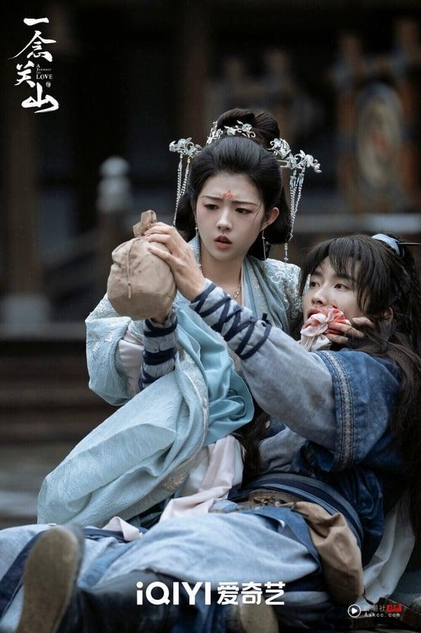 10部“史上最难走出来”超好看电视剧!《入青云》《东宫》被提名,第十部好看到无法出坑 内容图9 新潮社-实时最新热点娱乐时尚美妆等新闻资讯网站! 《一念关山》公路冒险群像,任如意、宁远舟等人组成使团护送公主。