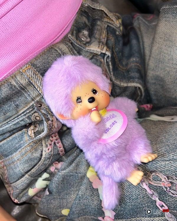 韩星都在疯什么“包包吊饰”?同款帮你神出来!张员瑛、Cortis赵雨凡都是Crybaby粉 内容图3 新潮社-实时最新热点娱乐时尚美妆等新闻资讯网站! 韩星包包吊饰:i-dle Minnie - 梦奇奇Monchhichi