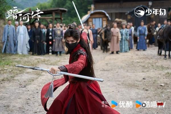 网评2025最好看的“大男主电视剧”TOP7!《暗河传》第7,《水龙吟》第6,冠军确实很好看 内容图2 新潮社-实时最新热点娱乐时尚美妆等新闻资讯网站! 电视剧《暗河传》打戏场面,龚俊饰演的苏暮雨为了信念与好友拔剑相向,充满武林争斗的张力