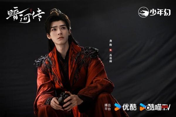 网评2025最好看的“大男主电视剧”TOP7!《暗河传》第7,《水龙吟》第6,冠军确实很好看 内容图1 新潮社-实时最新热点娱乐时尚美妆等新闻资讯网站! 大男主武侠剧《暗河传》剧照,龚俊饰演刺客组织首领“傀”,造型冷峻,展现江湖黑暗面的风格