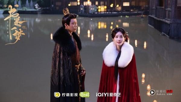 2025电视剧之最!高分高收视电视剧TOP5!《许我耀眼》不够高评,《无忧渡》第二,冠军是它 内容图2 新潮社-实时最新热点娱乐时尚美妆等新闻资讯网站! 作为主演的刘宇宁、李一桐也很会演,两人演喜剧很自然、完全不违和,一搭一唱的斗嘴互动有趣又高甜,《书卷一梦》的网播量高达12亿,比《折腰》10亿还高,豆瓣评分也有7.1!