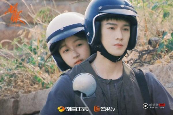 电视剧《耀眼》剧情看点&角色介绍:关晓彤化身落难千金,携金发少年李昀锐共谱青春爱恋 内容图2 新潮社-实时最新热点娱乐时尚美妆等新闻资讯网站! 李昀锐、关晓彤《耀眼》剧情看点&角色介绍