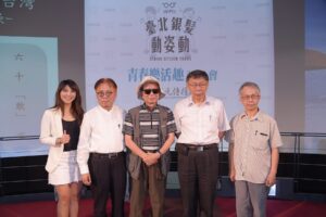 持敬老卡市府埋单！柯P揪爷奶出门玩