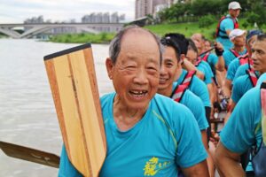 93岁骑单车、玩三铁，还要挑战龙舟赛！不老选手的养生秘诀