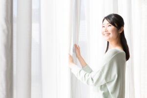 晒太阳产生维他命D，促进钙质吸收！在室内隔着玻璃晒也可以吗？