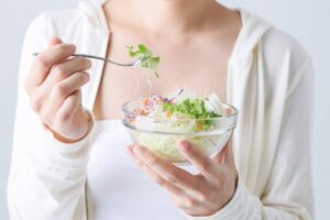 跟咸不咸没关系!想要预防高血压,先跟着营养师,揪出食物里的“钠”才对