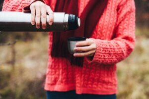 保温杯装咖啡、茶会释放毒素？医师破解迷思