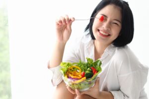 排便量不多、粪便颗粒状或干硬难解？吃对4种蔬果清洁宿便，肠胃年轻20岁！