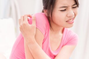 湿疹皮肤红肿痒！中医：少吃荔枝.龙眼.牛奶等9种食物