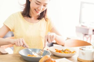 减肥成功医师分享:掌握“饭碗大小”、“饮食顺序”就能腰围瘦一圈