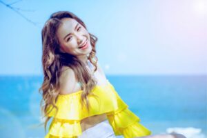 从大婶瘦成明星脸！每天花30秒做这2运动，让你圆脸轻松变瓜子脸，照片不再靠修图