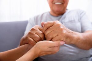 失智症，是50岁后人生的杀手！脑科名医劝：这10食物最好少碰，吃错恐脑钝、大脑退化