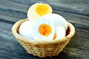 咸蛋吃外面买的可能影响肝、肾功能?2步骤自己做咸蛋,简单又不死咸