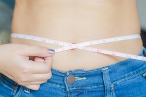 45岁后，超过一半的人肚子太大！营养师揭密：每餐“这样吃”打击腹部脂肪