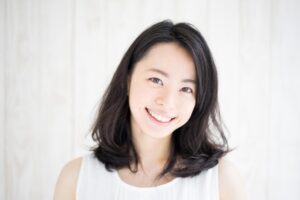 白头发不是老了，而是营养不足？营养师大推7种明星食材，吃出乌黑亮丽蓬松发