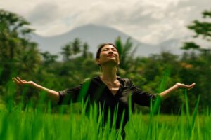 消除腰内肉，跟火鸡脖、鸵鸟背说掰掰！白雁教4动作延缓衰老，回复美好身段