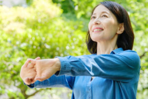 50后，早睡早起很重要！日本熟龄作家：好好生活的标准，是珍惜自己、活得俐落清爽