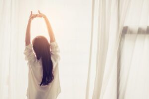 头痛、头晕还耳鸣心悸,是血压不稳造成!白雁教4动作,自己养护血管不塞车