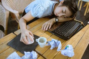 每天睡不饱、腰酸背痛觉得累，是慢性疲劳！白雁教这动作，几分钟让精神变好