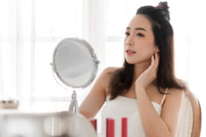 疫情闷在家，皮肤油腻、皮肤痒还爆痘！湿热积身体、白雁教排毒：练1周就能干净毛孔