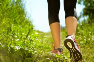 走路变慢、常跌倒?当心肌少症!专家3招传授好脚力、吃出健康