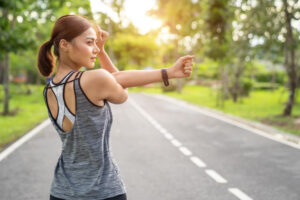 脚没力、难提重物，40后要小心肌少症！2个自我检测+2招预防法，医师全图解