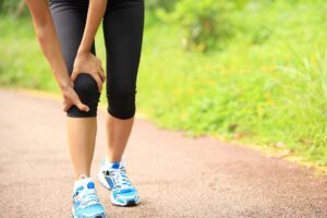 50岁爬楼梯膝盖痛，揪出肌少症！医师：饮食、运动双管齐下改善