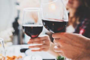 红酒保护心血管？新研究警告：小心5种癌症风险