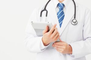 大肠癌肝脏转移，如何治疗？医师：可考虑腹腔镜肝脏切除手术