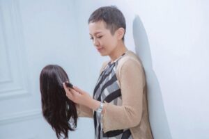 四名癌友赤裸告白“我们的样子不好看吗？”，歧视的眼光像把刀，不如做“这件事”，正循环让她重拾笑容！