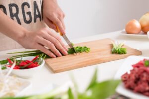 远离大肠癌,先停止“慢性自杀”!营养师:每天多吃高纤维食物,别让癌细胞有机可乘!