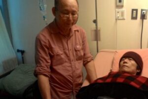 爱太太第一名！预计退休后要环游世界，妻子却罹患大肠癌…从不擅言词到喊：“牵手，我爱你”