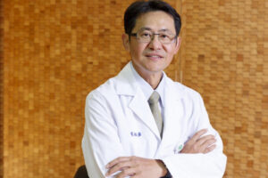 没有医不好的癌！名医蔡松彦从罹癌院长变抗癌专家、自创抗癌餐盘：4种改变就能克服