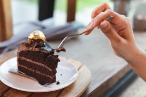 胃食道逆流会变食道癌？医师：除了咖啡甜食，这5食物也要小心