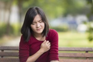 她胸闷、胸痛快喘不过气 原来是心脏上方长出巨大畸胎瘤