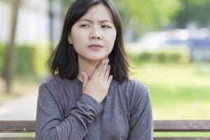 40岁后，恶性肿瘤机率增加！摸摸看，脖子出现这4个症状，可能是癌症警讯