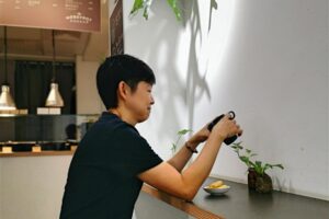 48岁退休，意外圆梦开餐厅！走过抗癌、爆肝人生，50岁后更幸福：快乐，就是做自己喜欢的事