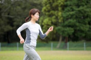 50岁后小心大肠癌！多运动、少吃烧烤和红肉…4件事有效防癌