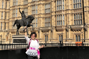 走过8次化疗，带着造口玩遍2国！卵巢癌病友：该生活就好好生活，身安心安，心安也身安