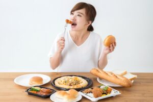 每天吃一点，胃癌风险大增18％！不只香肠火腿，这9种食物都暗藏致癌危机