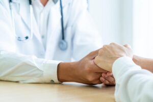 被诊断口咽癌第四期无法手术　医师建议个人化放疗、化疗顺利抗癌