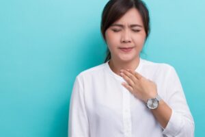 她声音沙哑不是感冒，确诊甲状腺癌　医师：2症状可能是癌症警讯