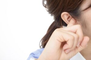 早期不易察觉！耳痛误以为中耳炎　医师：出现3症状，可能是口咽癌作怪