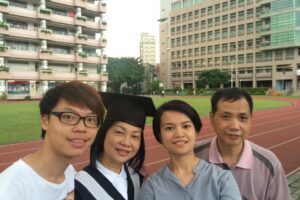 症状不明显…她中年发现卵巢癌,勇敢抗癌、挑战读大学!癌症,也能是生命礼物