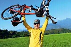 兄弟接连因癌逝世!拥有家族性肝癌的他,依照2准则,乐观面对10年双癌人生