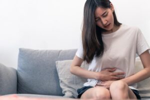 上腹部间歇性闷痛又易疲劳,癌作祟?医师提醒快做检查,厘清病因提早治疗