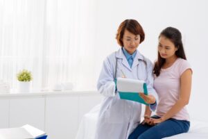 62岁做抹片,发现子宫颈癌癌前病变 已停经、无性生活还要检查吗?医师这样说