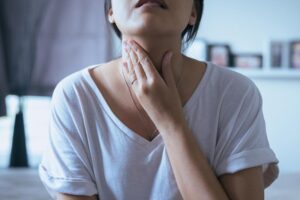 胃食道逆流中年后好发，医师7招缓解灼热、异物感，睡眠会更好