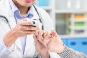 有糖尿病别慌，“三管齐下”多数能控制，医师：破除迷思！真要打胰岛素非最坏选择